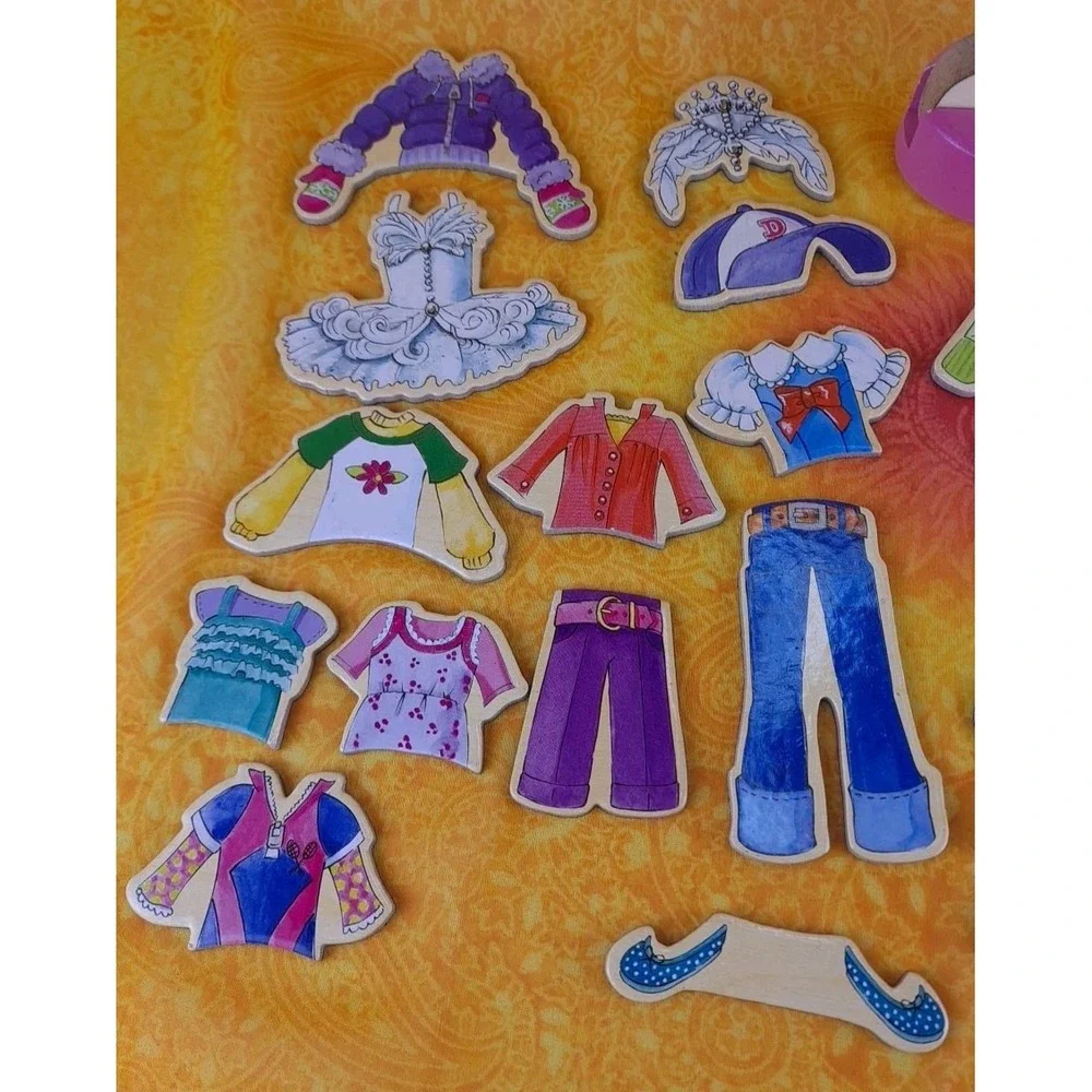 Poppy Magnetic Wooden Doll‎ With Base And 32 Pieces For Dress Up